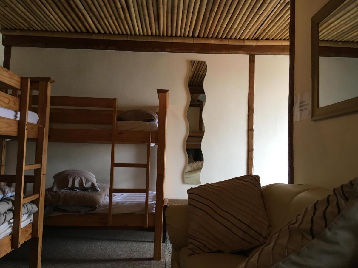 קארמרת'ן Pantyrathro International Hostel מראה חיצוני תמונה
